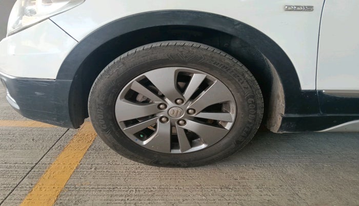 2016 Maruti S Cross ALPHA 1.3, Diesel, Manual, 85,321 km, tyre