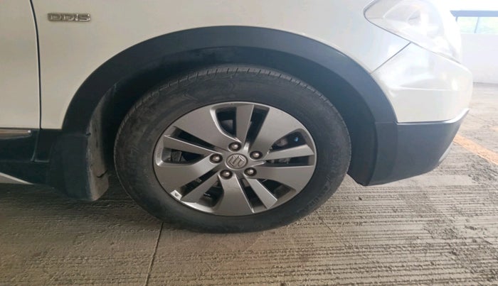 2016 Maruti S Cross ALPHA 1.3, Diesel, Manual, 85,321 km, tyre