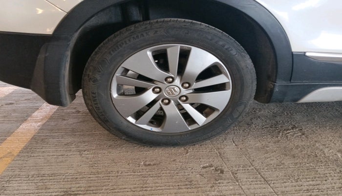 2016 Maruti S Cross ALPHA 1.3, Diesel, Manual, 85,321 km, tyre