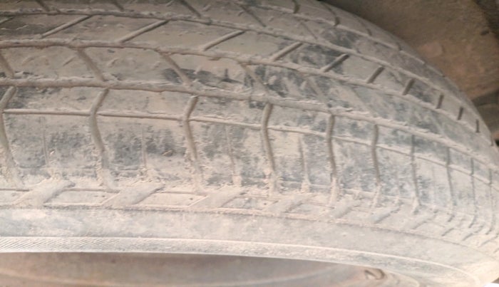 2016 Mahindra XUV500 W10, Diesel, Manual, 1,08,927 km, tyre