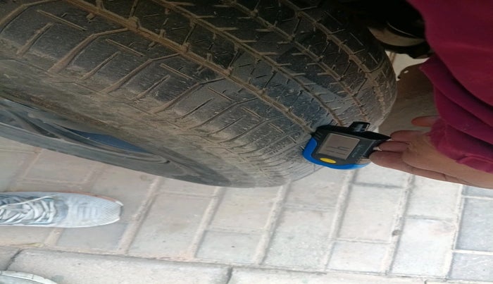 2016 Mahindra XUV500 W10, Diesel, Manual, 1,08,927 km, tyre