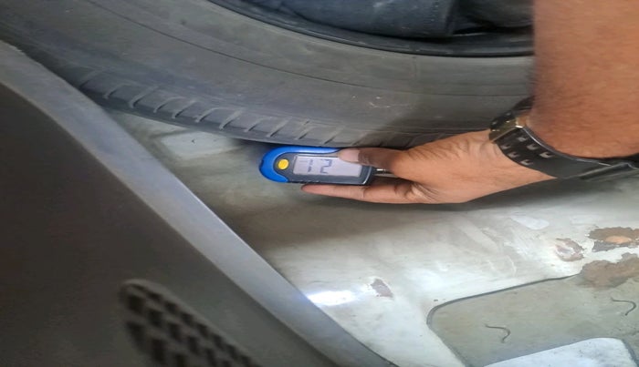 2013 Hyundai i10 MAGNA 1.2, Petrol, Manual, 92,889 km, tyre