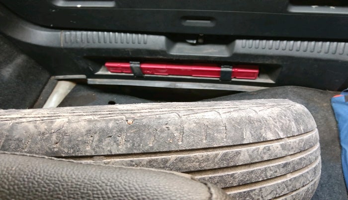 2012 Volkswagen Polo COMFORTLINE 1.2L, Diesel, Manual, 1,28,329 km, tyre