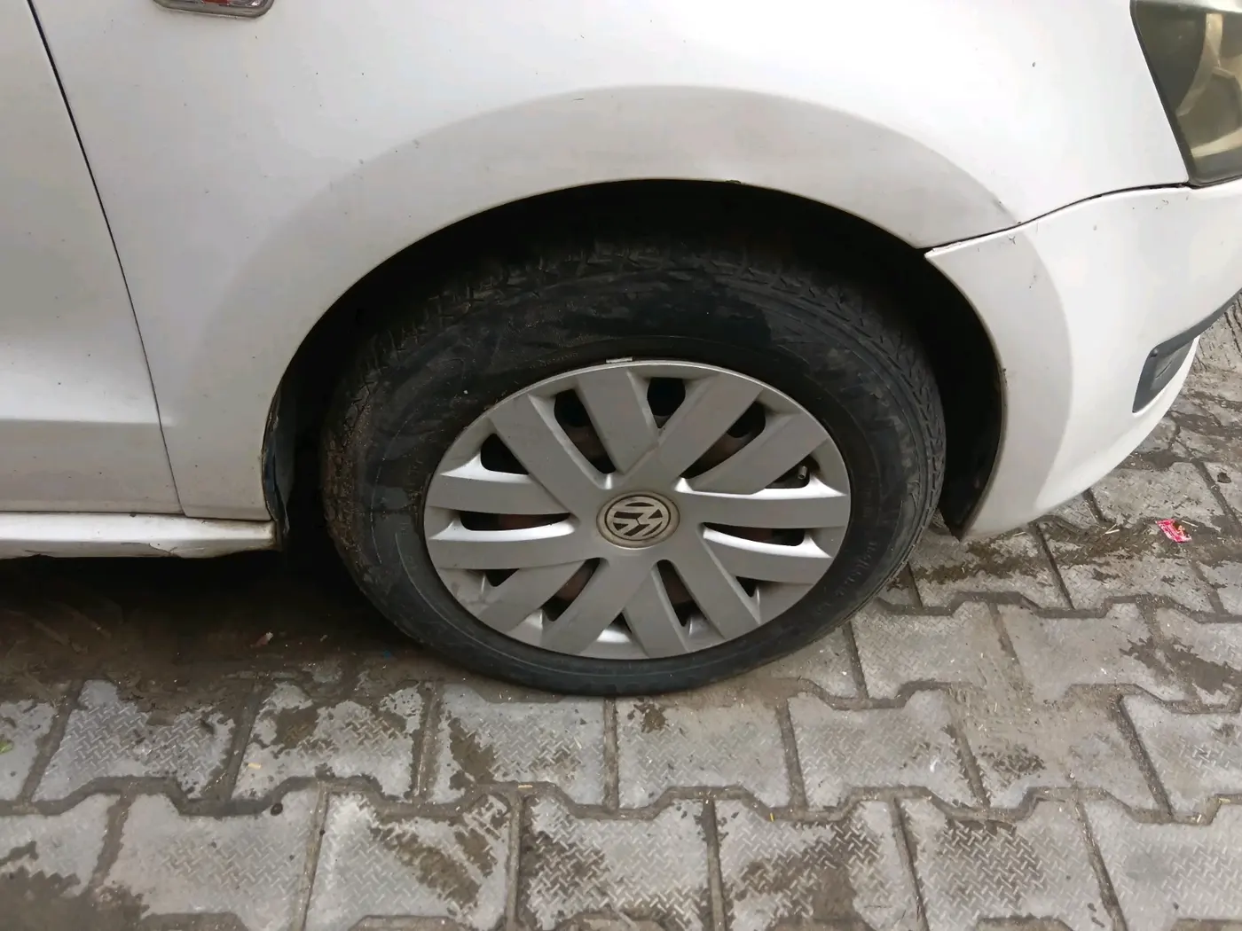 2012 Volkswagen Polo COMFORTLINE 1.2L, Diesel, Manual, 1,28,329 km, tyre