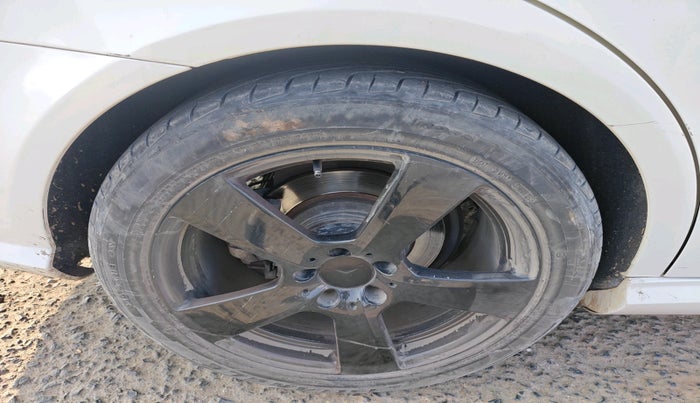 2013 Mercedes Benz E Class E 220 CDI CLASSIC, Diesel, Automatic, 52,636 km, tyre