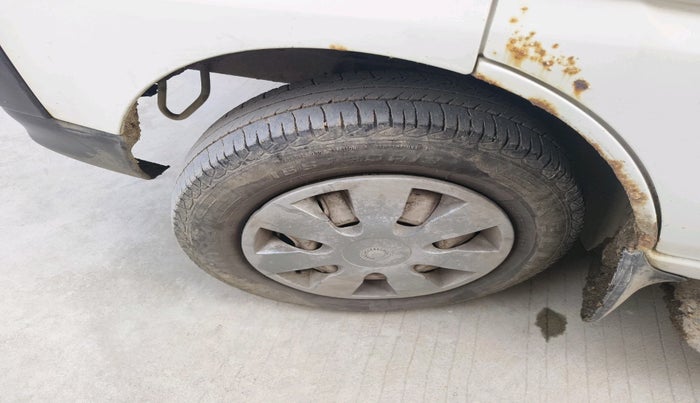 2015 Maruti Eeco 5 STR WITH A/C+HTR, Petrol, Manual, 2,59,169 km, tyre