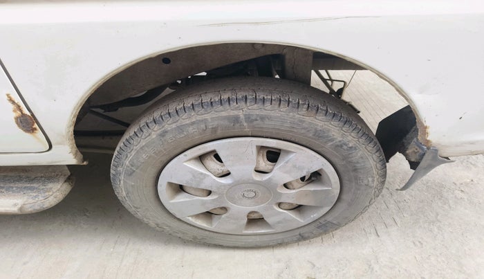 2015 Maruti Eeco 5 STR WITH A/C+HTR, Petrol, Manual, 2,59,169 km, tyre