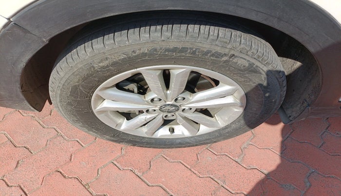 2016 Hyundai Creta SX PLUS AT 1.6 DIESEL, Diesel, Automatic, 1,63,072 km, tyre