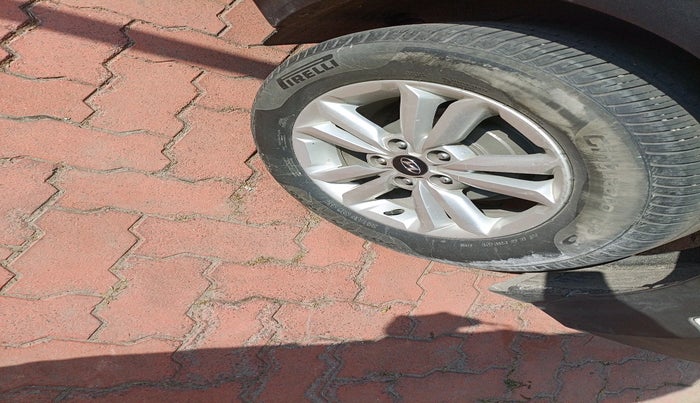 2016 Hyundai Creta SX PLUS AT 1.6 DIESEL, Diesel, Automatic, 1,63,072 km, tyre