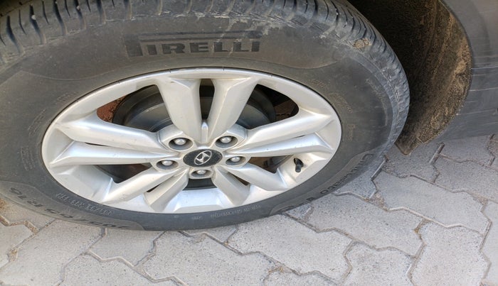 2016 Hyundai Creta SX PLUS AT 1.6 DIESEL, Diesel, Automatic, 1,63,072 km, tyre