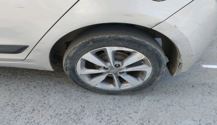 2014 Hyundai Elite i20 SPORTZ 1.4 CRDI, Diesel, Manual, 1,96,447 km, tyre