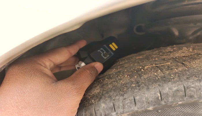 2014 Chevrolet Sail 1.2 LS ABS, Petrol, Manual, 1,10,174 km, tyre