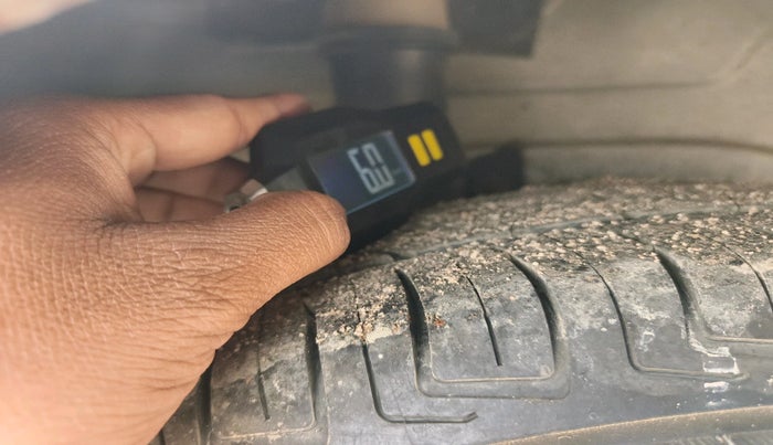 2014 Chevrolet Sail 1.2 LS ABS, Petrol, Manual, 1,10,174 km, tyre