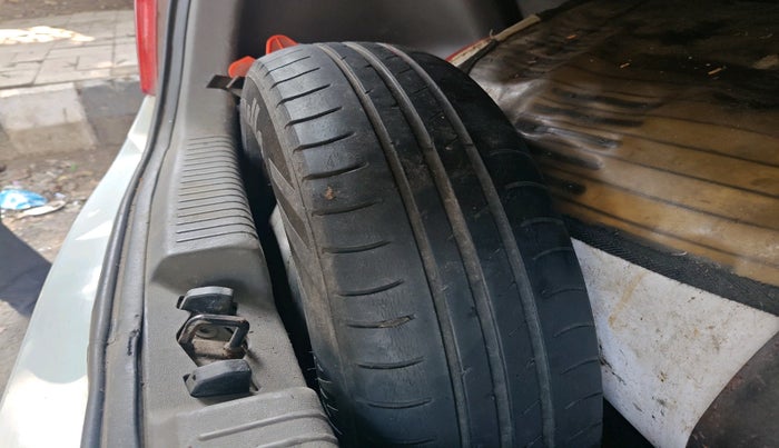 2013 Hyundai i10 SPORTZ 1.2, Petrol, Manual, 80,763 km, tyre