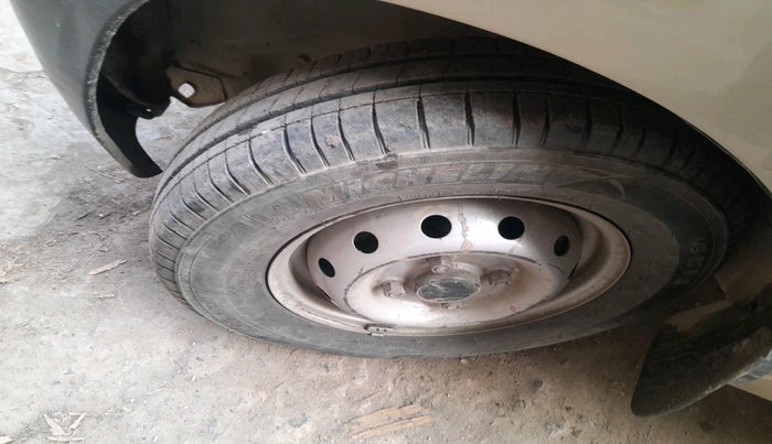 2011 Maruti Alto LXI, Petrol, Manual, 15,342 km, tyre