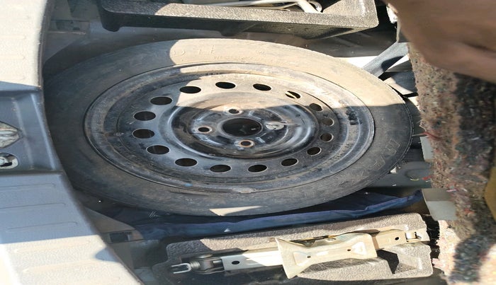 2011 Maruti Wagon R 1.0 VXI, Petrol, Manual, 74,123 km, tyre