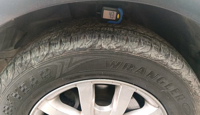 2018 Mahindra XUV500 W11 AT, Diesel, Automatic, 1,22,900 km, tyre