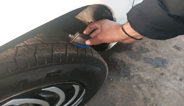 2018 Mahindra TUV300 T4 PLUS, Diesel, Manual, 99,935 km, tyre