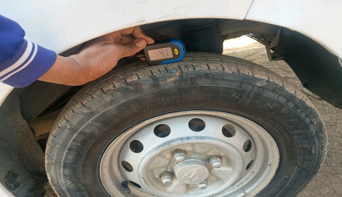 2013 Hyundai Eon D-LITE+, CNG, Manual, 1,05,766 km, tyre