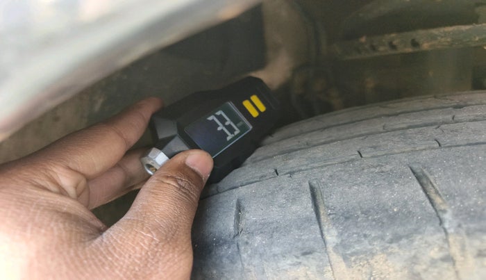 2014 Volkswagen Polo COMFORTLINE 1.5L, Diesel, Manual, 1,16,878 km, tyre