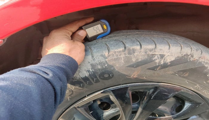 2017 Maruti Swift VDI, Diesel, Manual, 1,02,721 km, tyre