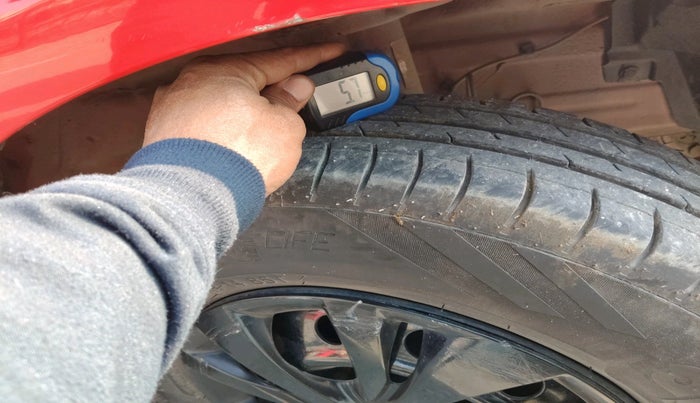 2017 Maruti Swift VDI, Diesel, Manual, 1,02,721 km, tyre