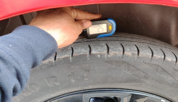 2017 Maruti Swift VDI, Diesel, Manual, 1,02,721 km, tyre