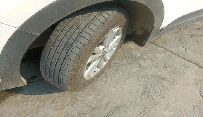 2016 Hyundai Creta SX PLUS 1.6 PETROL, Petrol, Manual, 32,723 km, tyre