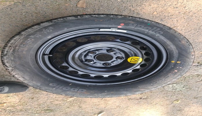 2018 Maruti Vitara Brezza ZDI PLUS, Diesel, Manual, 1,06,414 km, tyre