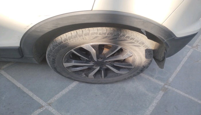 2019 Mahindra XUV300 W8 (O) 1.5 DIESEL, Diesel, Manual, 1,30,466 km, tyre