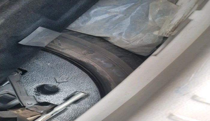 2019 Mahindra XUV300 W8 (O) 1.5 DIESEL, Diesel, Manual, 1,30,466 km, tyre