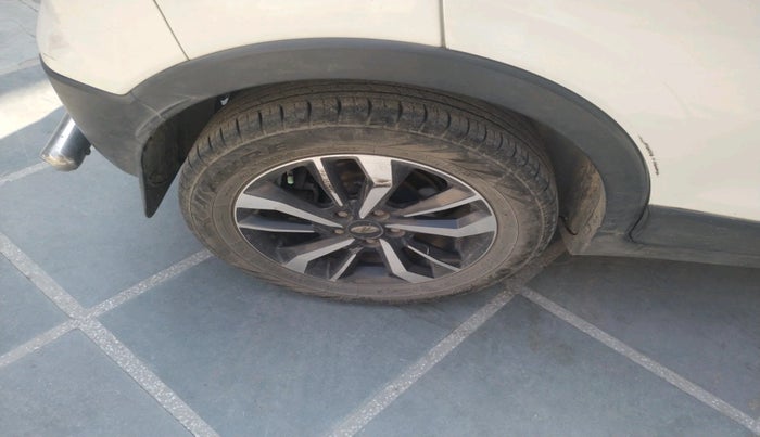 2019 Mahindra XUV300 W8 (O) 1.5 DIESEL, Diesel, Manual, 1,30,466 km, tyre