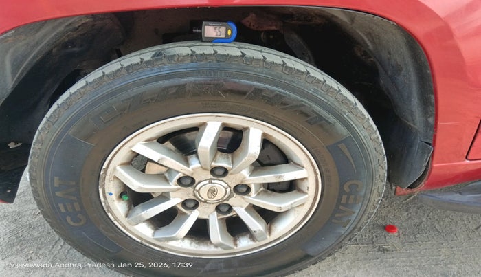 2018 Mahindra TUV300 T8, Diesel, Manual, 1,32,039 km, tyre