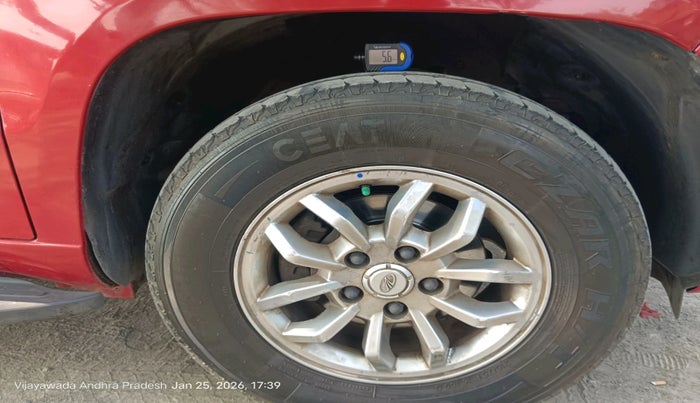 2018 Mahindra TUV300 T8, Diesel, Manual, 1,32,039 km, tyre