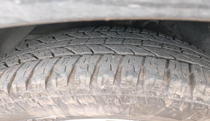 2011 Mahindra XUV500 W8, Diesel, Manual, 1,37,744 km, tyre