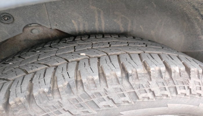 2011 Mahindra XUV500 W8, Diesel, Manual, 1,37,744 km, tyre