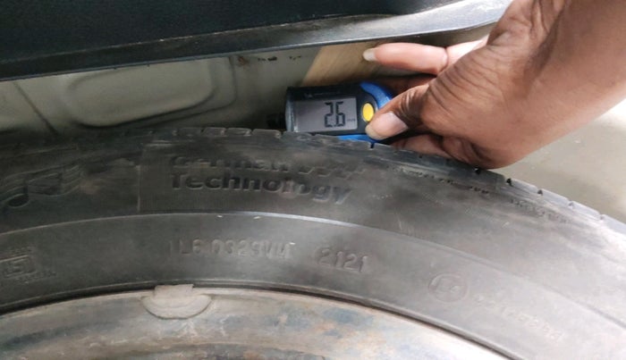 2013 Maruti Swift VXI, Petrol, Manual, 1,04,026 km, tyre