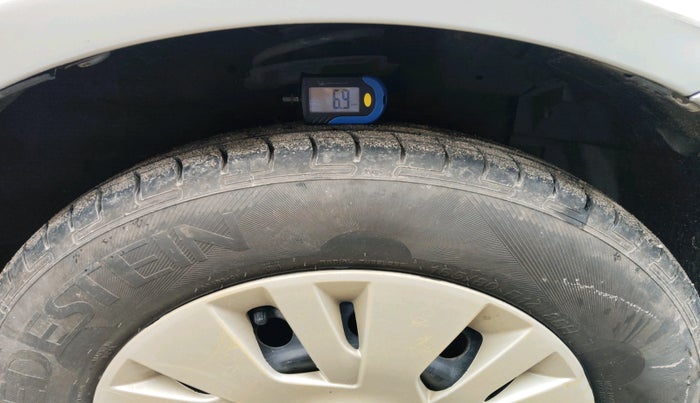 2013 Maruti Swift VXI, Petrol, Manual, 1,04,026 km, tyre