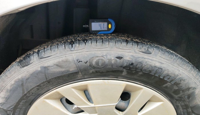 2013 Maruti Swift VXI, Petrol, Manual, 1,04,026 km, tyre