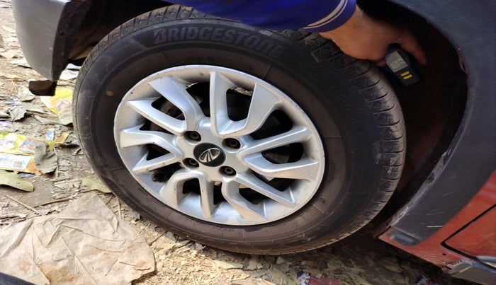 2016 Mahindra Kuv100 K8 D 5 STR, Diesel, Manual, 72,129 km, tyre