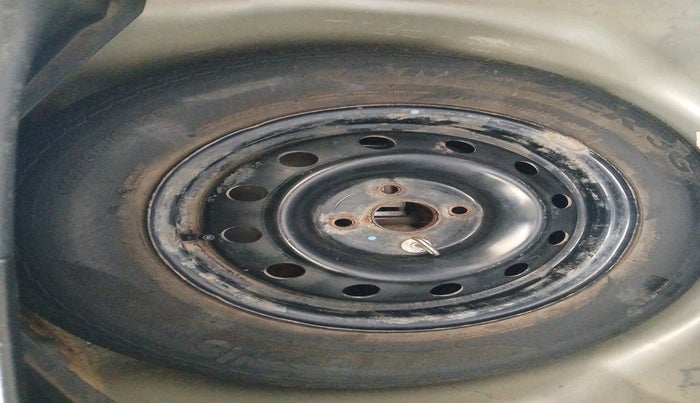 2013 Maruti Swift VXI, Petrol, Manual, 37,430 km, tyre