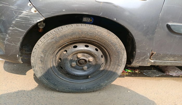 2013 Maruti Alto 800 LXI, Petrol, Manual, 90,646 km, tyre