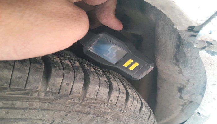 2016 Maruti Ertiga VXI CNG, Petrol, Manual, 1,10,516 km, tyre