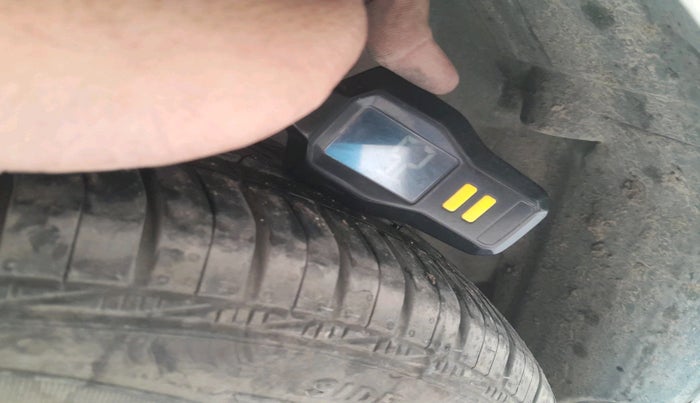 2016 Maruti Ertiga VXI CNG, Petrol, Manual, 1,10,516 km, tyre