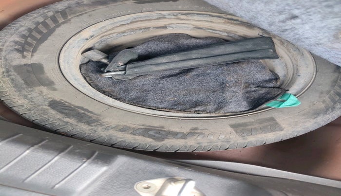 2016 Hyundai Elite i20 SPORTZ 1.2, Petrol, Manual, 1,08,568 km, tyre