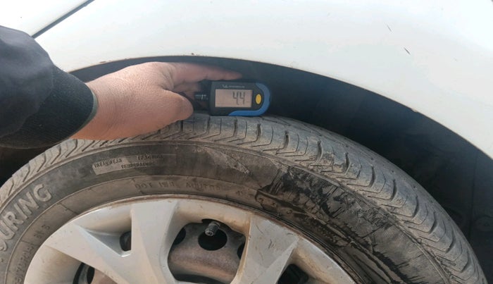 2015 Hyundai Grand i10 SPORTZ 1.1 CRDI, Diesel, Manual, 1,33,232 km, tyre