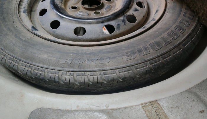 2011 Maruti Swift VXI, Petrol, Manual, 45,480 km, tyre