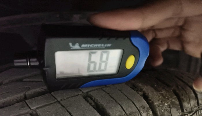 2018 Hyundai Eon ERA +, Petrol, Manual, 64,981 km, tyre