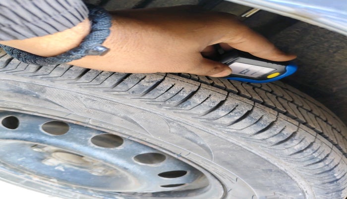 2013 Maruti Swift Dzire VXI, Petrol, Manual, 67,884 km, tyre