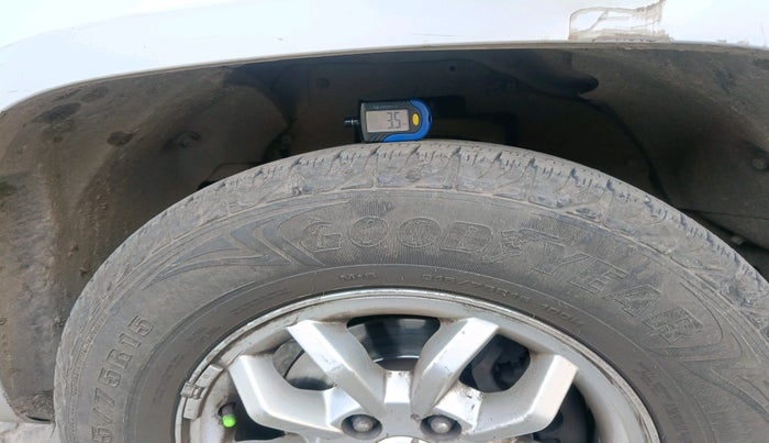 2016 Mahindra TUV300 T8, Diesel, Manual, 1,25,936 km, tyre